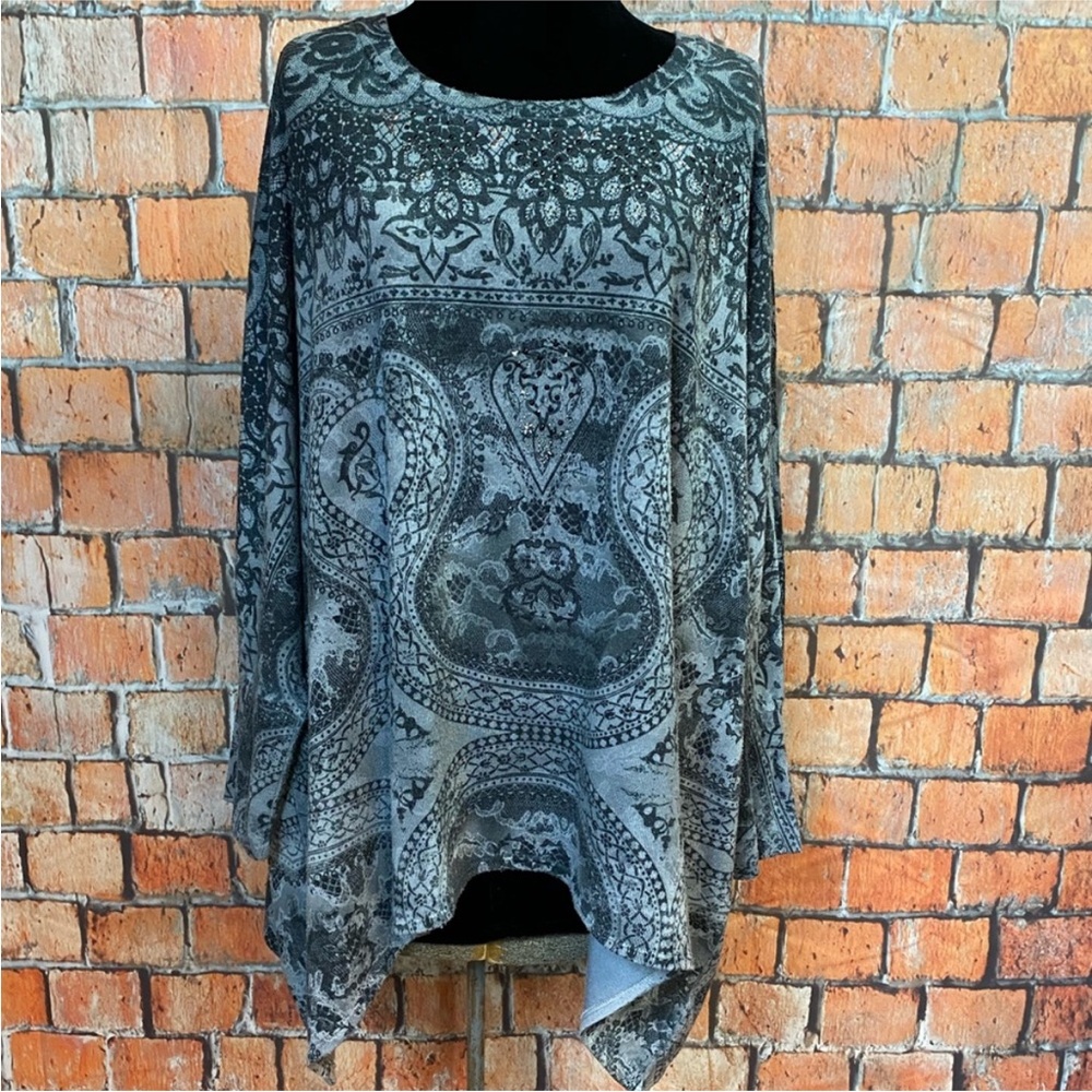 BLEU Embellished Floral Dolman Sleeve Tunic‎